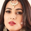 Sonal Chauhan als Zoya Mathur