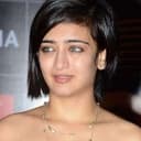 Akshara Haasan als Natasha