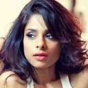 Sugandha Garg als Shaleen 'Shali'