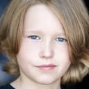 Luke David Blumm als Little Tate