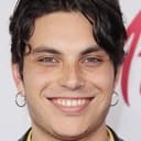 Samuel Larsen als Jesse Viveros