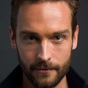 Tom Mison als Potty Perowne