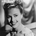 Phyllis Dixey als Penny aka Gloria Gregg