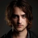 Landon Liboiron als Bruce