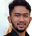 Alfie Alfandy als Ustadz Irfan