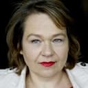 Kerstin Römer als Kellnerin