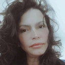 Patrícia Pires als Professora