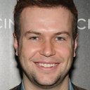 Taran Killam als Roger Fellner