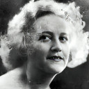 Golda Madden als Cora Hayes