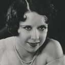 Marjorie Kane als Restaurant Patron