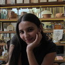 Beatriz Ferreira als Reporter/Stranger