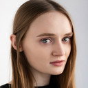 Emma Faith als Quisenberry Daughter #2