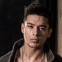 Pratik Sehajpal als Victor