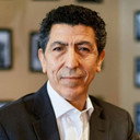 Slimane Zeghidour als Self