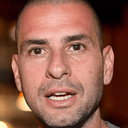 Eyal Kitzis als Main Host