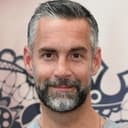 Jay Harrington als Dr. Ron