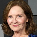 Joan Allen als Warden Hennessey