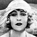Katharine Lewis als Rose