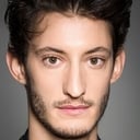 Pierre Niney als Maxime