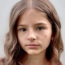 Olivia Daniels als Little Daughter
