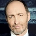 Michael McElhatton als Laurence (voice)