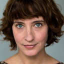 Ayşe Bosse als Sueyla Blume, eine Maskenbildnerin