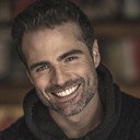 Roberto Manrique als Santiago Sanín