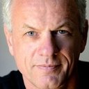 Alastair Duncan als Alfred Pennyworth (voice)