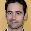 Jesse Bradford als Dr. Seth Eastman
