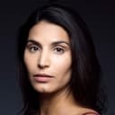 Louisa Mignone als Mina Almasi