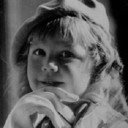 Jacquie Lyn als Cissy Warren