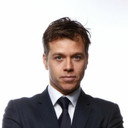 Lars Oostveen als Journalist / TV Reporter