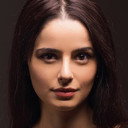 Dəniz Tacəddin als Elisa