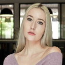 Kayla Anderson als Mourner / Townsperson