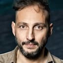 Ariel Staltari als Walter