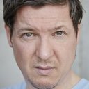 Markus Haase als Pfarrer Lenhardt