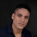 Joshua Riley als Freddie