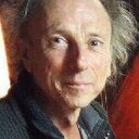 Hervé Guido als Self, pianist
