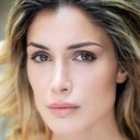 Mariana Falace als Annie