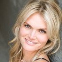 Courtney Parks als Alexis