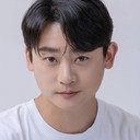 Choi E-sun als Joon-ho's Friend