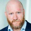 Carson Nattrass als Crowd Singer