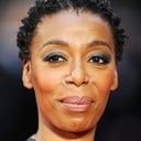 Noma Dumezweni als Miss Penny Farthing