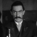 Max Langler als Policía (uncredited)