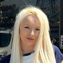 Olivia Laurimore als Handmaiden Adelina