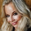 Elizabeth Reiners als Bank Teller