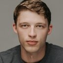 Taylor Bloom als Riley