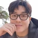 James als Yong-soo