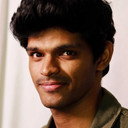 Kesav Binoy Kiron als Sri