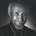 Luther Henderson als The Piano Player